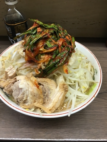 「小ラーメン+ニラキムチ ニンニクマシマシヤサイアブラ」@ラーメン二郎 横浜関内店の写真
