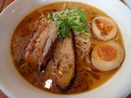 「【期間限定】炙り叉焼と黒マー油の味噌ラーメン」@バーミヤン 大田原店の写真