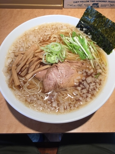 「焼きノドグロだし  背脂醤油らーめん」@こいけ屋の写真