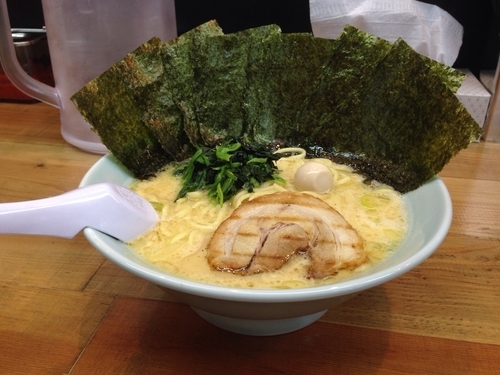 「醤油らーめん（大盛り）680円」@横浜家系らーめん 魂心家 大和店の写真