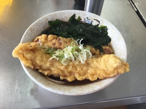 「わかめちくわいか天そば」@田舎そば かさいの写真