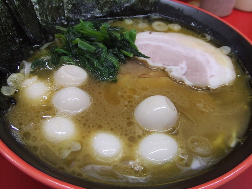 「塩＋バラチャーシュー＋うずら＋海苔　９６０円」@横濱家系ラーメン 勝鬨家の写真