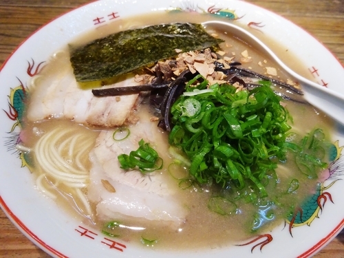 「熊本玉名ラーメン　ニンニクチップあり　　750円」@熊本玉名ラーメンの写真