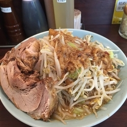 小ラーメン750円　豚マシ150円