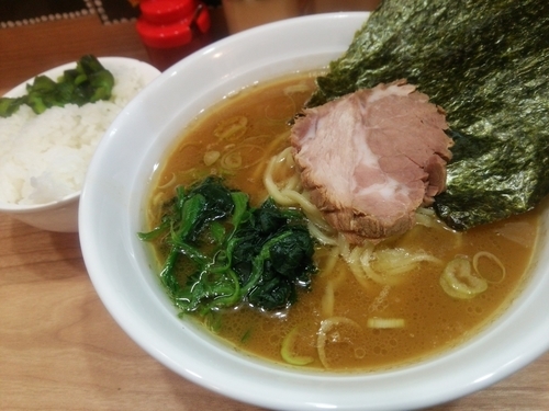 「ラーメン（毎週金曜、並ラーメン500円）」@横浜家系  おか家の写真