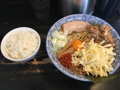 「かれまぜ(並)、ほぐし豚、とろけるチーズ、白飯」@狼煙 〜NOROSHI〜の写真