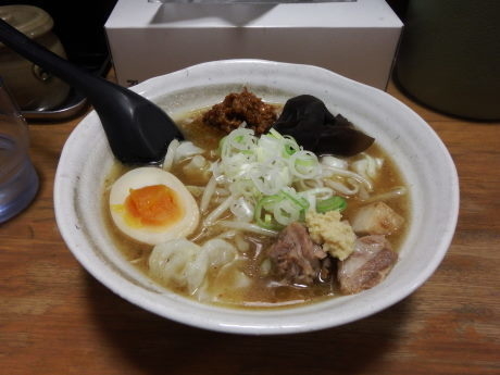 「ハーフらーめん(味噌らーめん)」@弟子屈ラーメン 札幌ラーメン横丁店の写真