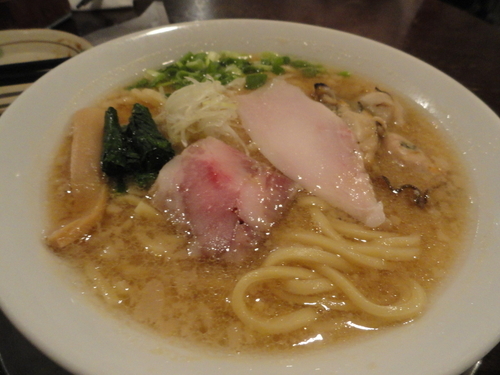 「牡蠣味噌そば」@立ち呑み居酒屋 金町製麺の写真