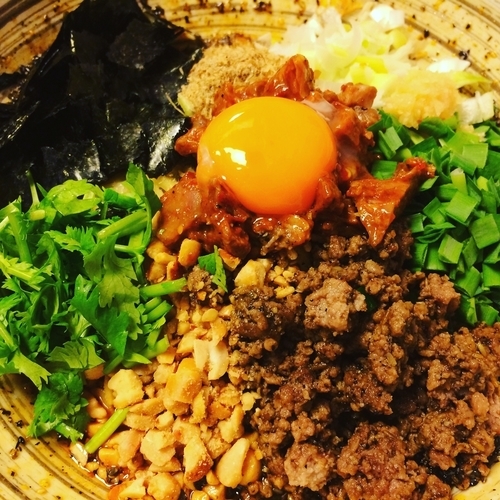 「まぜひつじとラム肉丼」@自家製麺 MENSHO TOKYOの写真
