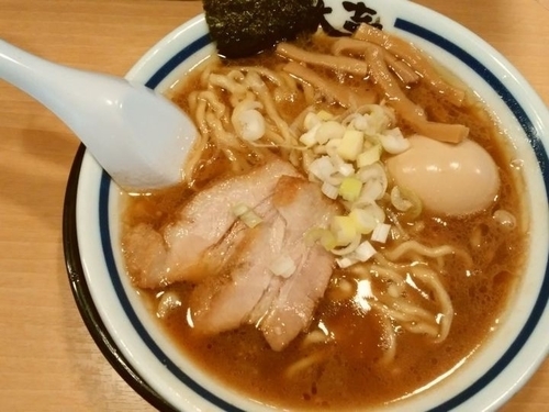 「味玉ラーメン（並）」@天然豚骨醤油 らーめん玉 超大吉 上野店の写真