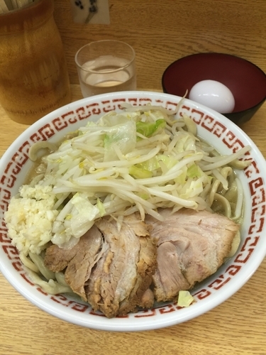 「小 ニンニク 野菜少なめ 生卵」@ラーメン二郎 環七新新代田店の写真