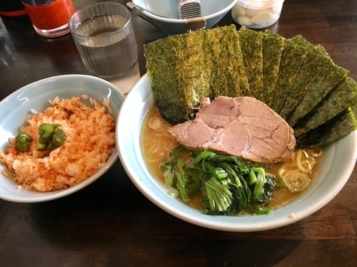 「海苔増しラーメン 並 (カタメ、コイメ) ¥700+無料小ライス」@横浜ラーメン 武蔵家 三鷹店の写真