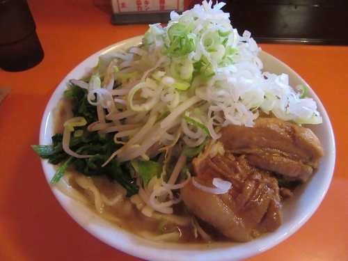 「ラーメン豚一切れ＋節券（８４０＋３０＝８７０円）＋レン草」@ちばからの写真