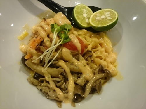 「【限定】秋鮭の白湯ソース神山すだち和えそば ￥900」@志奈そば 田なか Secondの写真