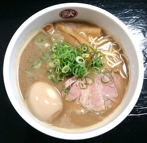 「牛らーめん【第三土曜限定】 味付け半熟玉子」@豚らーめん 獣道の写真