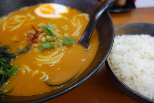 「スパイシーとんこつカレーラーメン800円ライス付」@横浜とんこつラーメン願力屋の写真