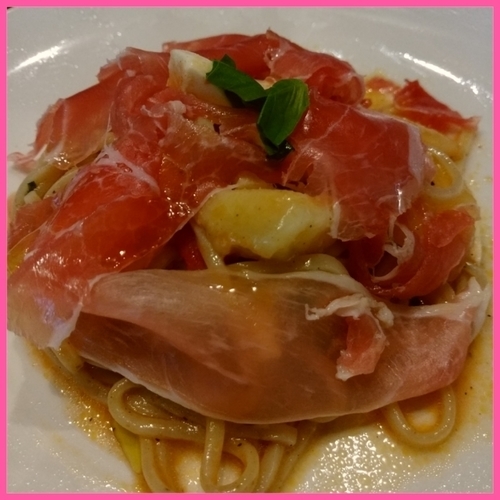 「【気まぐれ限定】アキラ式桃と生ハムのガトリング風」@ラーメンアキラの写真