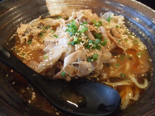 「肉辛ラーメン　８８０円」@麺や すする まる弐の写真