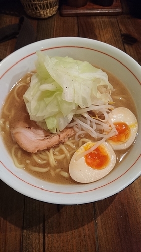 「醤油ラーメン 730円 味玉子(ラーパス)」@井之上屋の写真