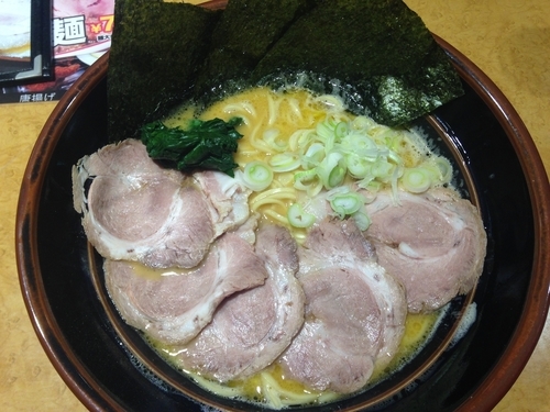 「豚骨醤油（倍盛り）＋チャーシュー」@鶏番長の写真