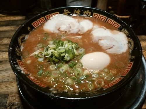 「茶とんこつ半熟味玉付き」@がむしゃら 東京中野店の写真