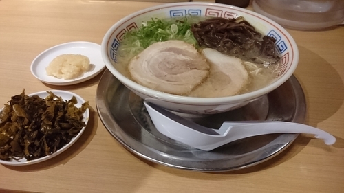 「博多ラーメン＋高菜 ￥ 850」@二代目 博多だるまの写真