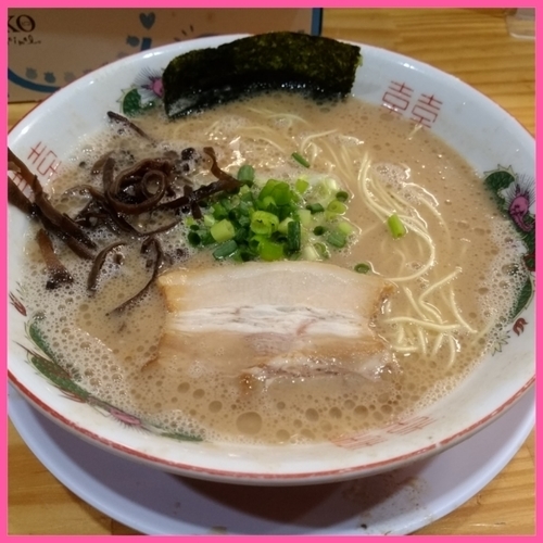 「らーめん（バリカタ）＋激辛高菜」@博多長浜らーめん 天軒の写真