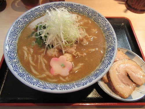 「鶴嶺峯らー麺幕内（７５０円）＋眠りチャーシュー２枚１５０円」@らー麺土俵 鶴嶺峰の写真