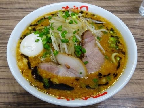 「味噌らーめん玉子入り（900円）大盛り」@味噌屋八郎商店 新宿店の写真