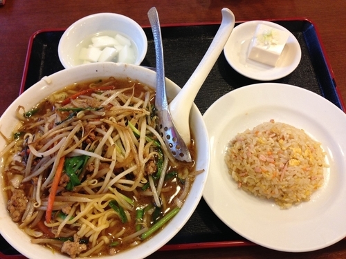 「みそラーメン＋半チャーハン（ランチメニュー）」@中華料理 福錦 湯島店の写真