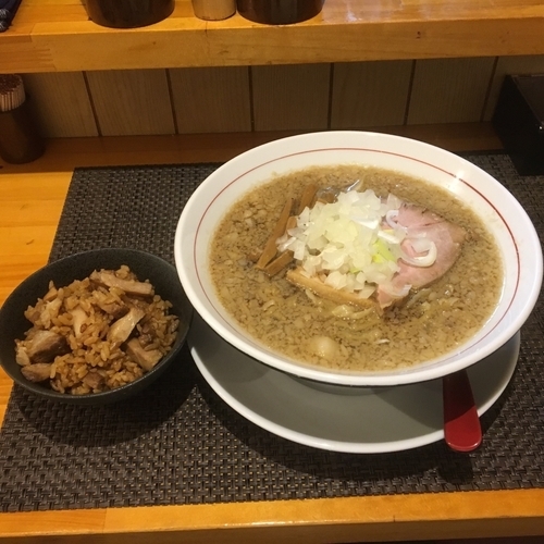 「背脂煮干 ＋ 肉炊飯」@麺庵ちとせの写真