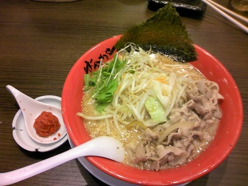 「ぶたみそ（大盛）+　唐辛子みそ」@旭川味噌ラーメン ばんから 武石IC店の写真