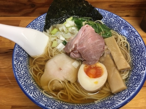 「煮干しそば 白醤油 680円  いわしそば 390円」@中華そば よしかわの写真