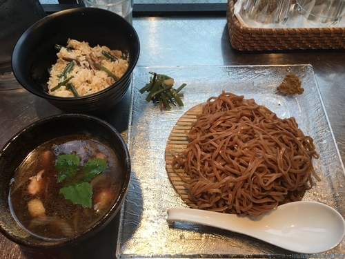 「鴨つけそば+鴨出汁炊き込みご飯／￥900+300」@日の丸さんじの写真