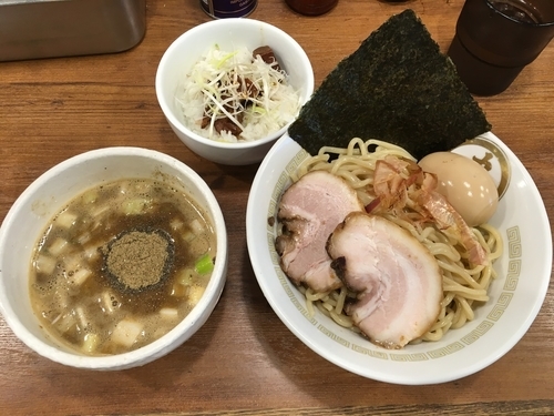 「特製つけ麺+チャーシュー丼／￥990+0」@背脂煮干 丸め 新所沢店の写真