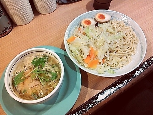 「金の麦味噌つけめん＋ゆで野菜・味玉」@ラーメン専門店 布施 細見商店の写真