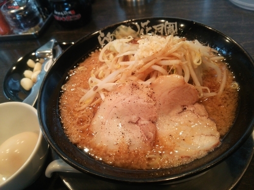 「嵐げんこつらあめんデビル＋味玉」@らあめん花月 嵐 千ヶ瀬店の写真