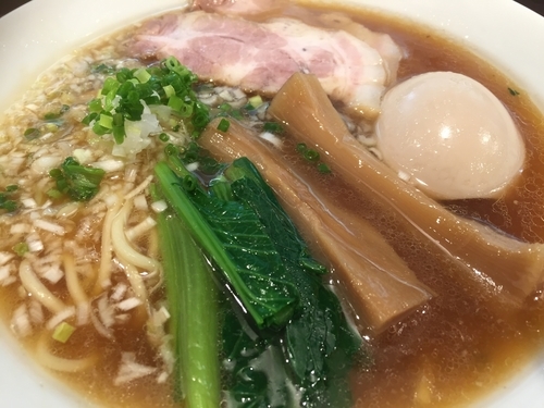 「醤油ラーメン 味玉入り（900円）」@麺匠 きくちの写真