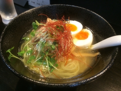 「鶏塩ラーメン750円＋塩味玉」@地鶏そば 十五屋の写真
