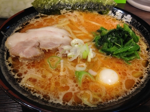 「辛豚ラーメン  ￥７８０」@横浜家系ラーメン 大黒家 甲府駅前店の写真