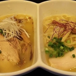 鶏白湯SOBA HYBRID￥880