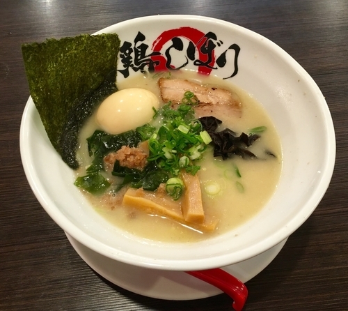 「究極の鶏しぼりラーメン 890円 + 味玉 100円」@鶏しぼりラーメン こころ 大倉山店の写真