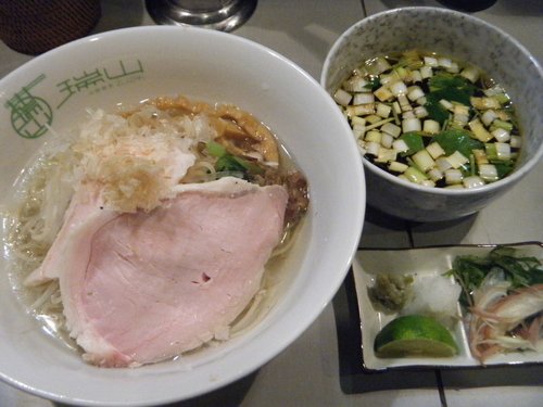 「【限定】昆布水に浸った大根つけそば800円」@中華蕎麦 瑞山（ZUIZAN）の写真