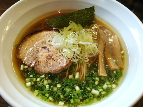 「純系醤油 らーめん」@麺や 飛来の写真