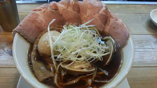 「はまぐりラーメン+レア焼豚増し二枚」@くそオヤジ最後のひとふりの写真