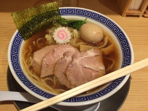 「豚玉中華そば【680円】」@舎鈴 新宿西口店の写真
