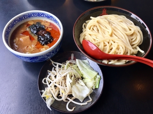 「辛つけ麺 中300g 冷盛り ¥780+ちょこっと野菜¥50」@つけ麺専門店 三田製麺所 国分寺並木店の写真