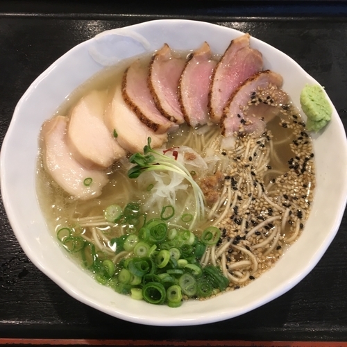 「阿波地鶏 塩鶏そば 2しゅるい (950円)」@鶏そば 本店の写真
