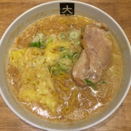 「味噌ラーメン ¥790円（ワンタン＋110円）」@大島の写真