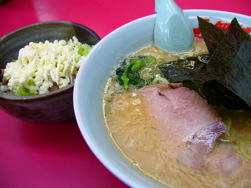 「￥690サービスセットＡ（醤油・ねぎマヨチャーシュー丼）」@ラーメン山岡家 伊勢崎宮子店の写真